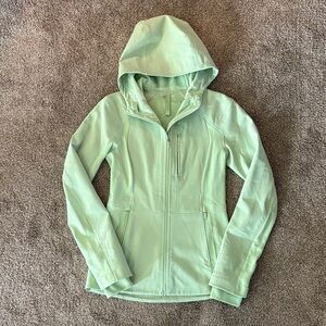 Lululemon Cross Chill Jacket Creamy Mint RepelShell Size 4 Like-New
